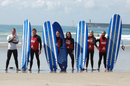   Surf lesson group