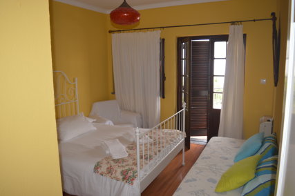 Double bed room (double bed and a single bed - 2 or 3 people)